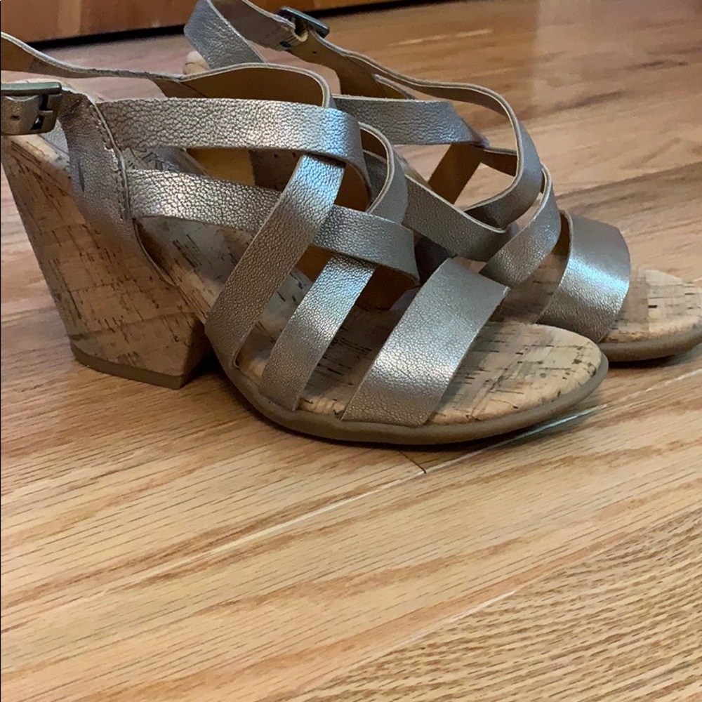 Korks by Kork Ease strappy bronze wedges